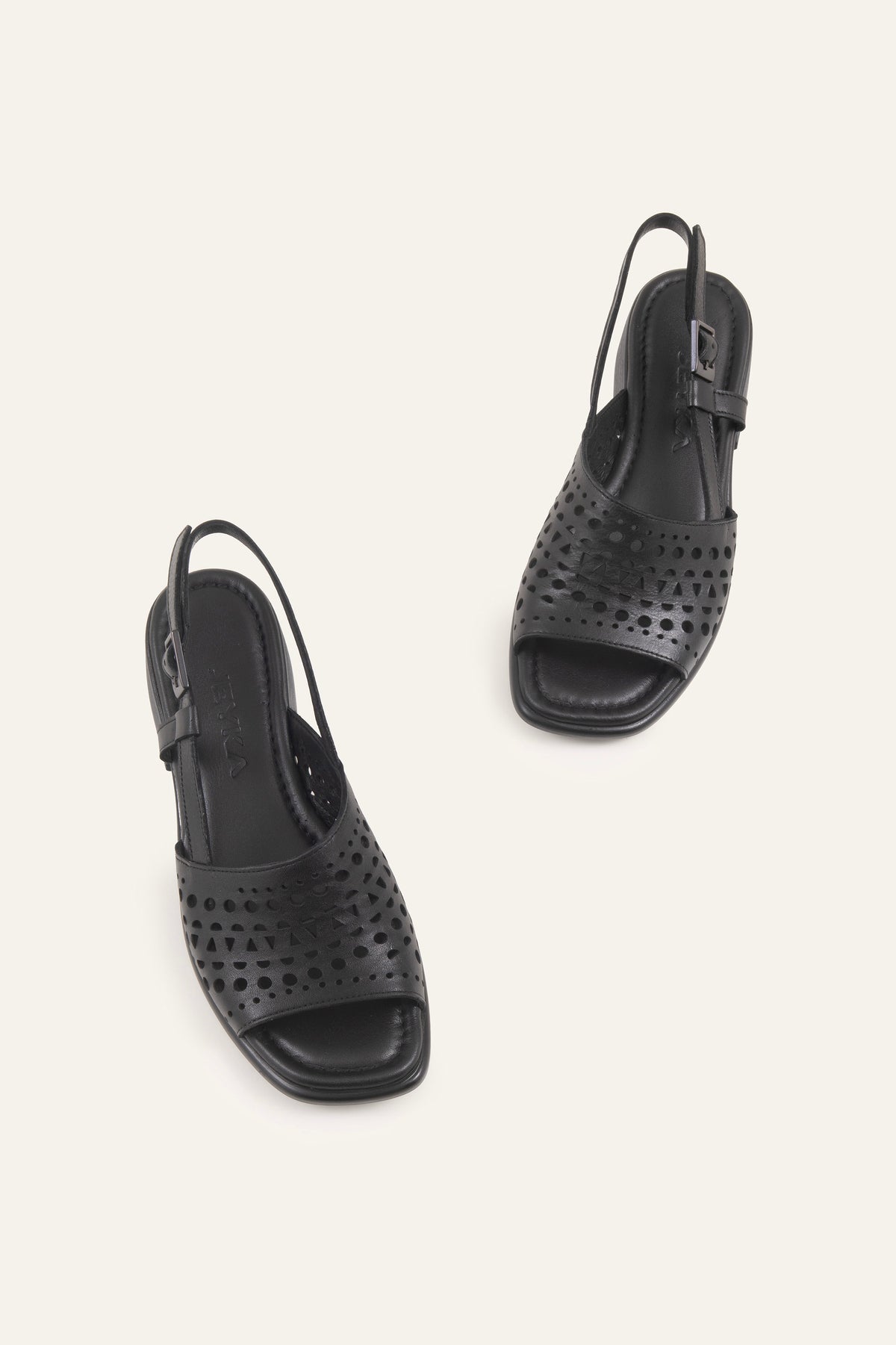 Atrani Genuine Leather Women Low Heel Sandals Black - view 4