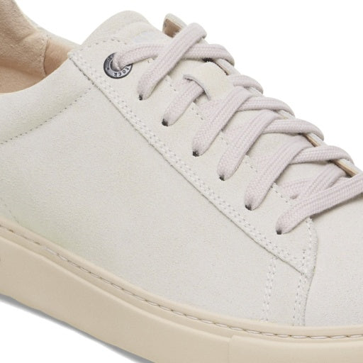 Bend Low Antique White Suede Leather Regular